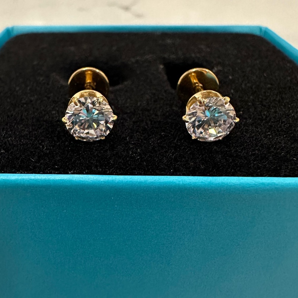 Comfy earrings 6mm crystal gold prongs